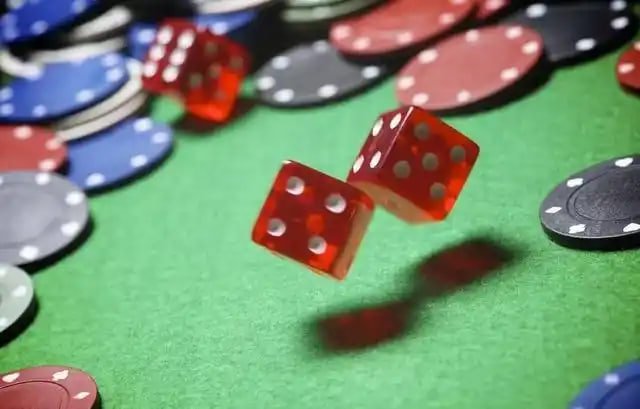 qqjili game lobby overview showing sports betting and casino categories on mobile screen